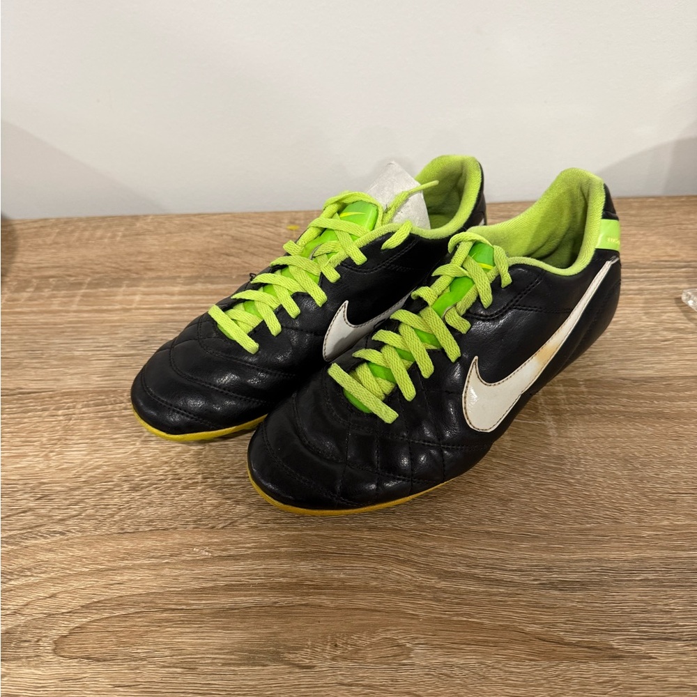 KIDS Nike Tiempo (4Y) - Picture 2 of 8